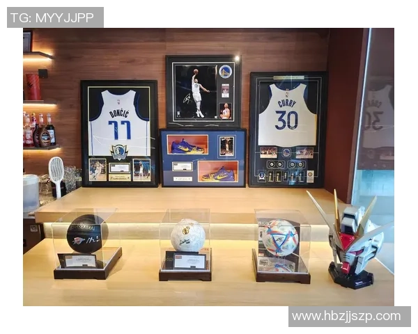 球星挂坠足球：个性化定制饰品展现运动魅力与时尚潮流结合