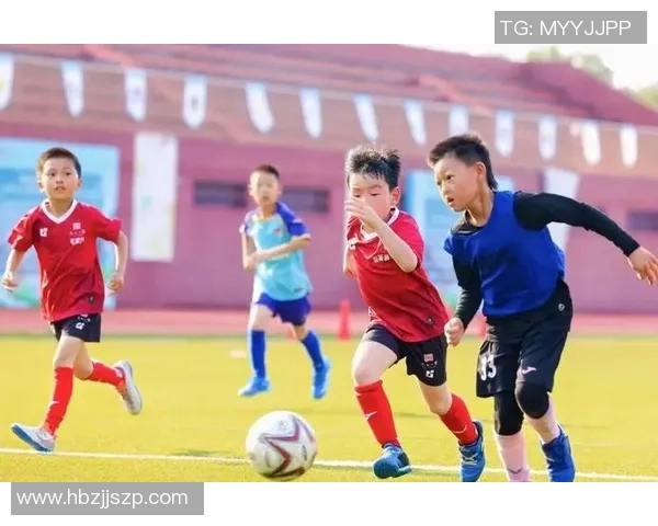 粉色球星闪耀绿茵场带来无限激情点燃足球梦想