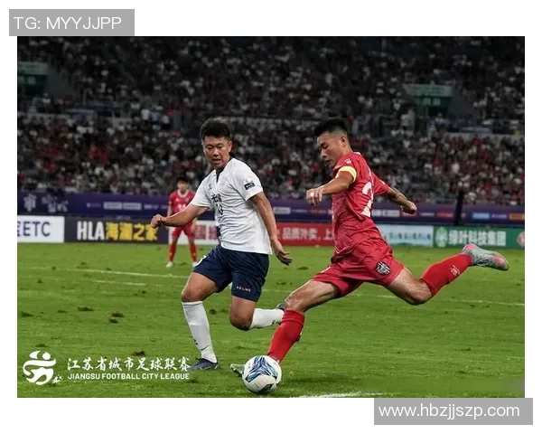 绿茵荣耀时刻足球巨星携手共庆激情赛场精彩瞬间