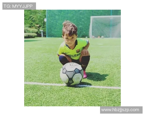 足球巨星家庭揭秘 三个孩子名字背后的故事与意义