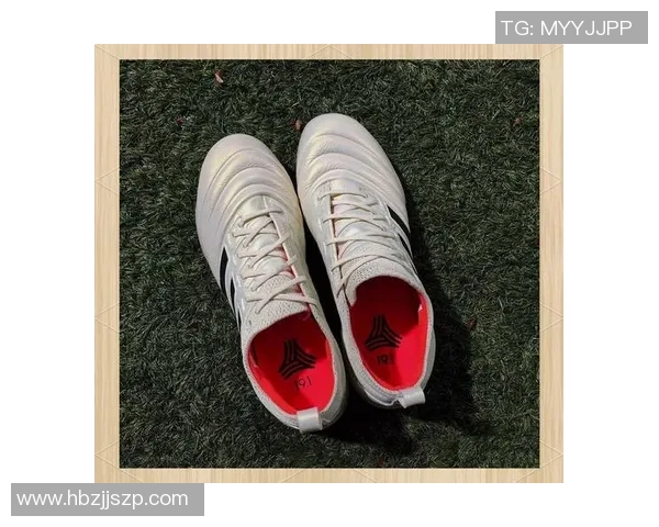 足球明星足下风采：球鞋背后的故事与技术创新解析